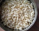 A picture of step 1 of Murmura chivda.