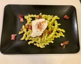 Foto del passaggio 4 della ricetta Busiate con pesto, speck croccante e burrata