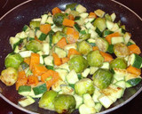 Foto del paso 3 de la receta: Coles de bruselas salteadas con picadillo de ternera