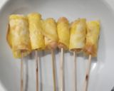 Foto langkah ke 4 dari resep Telur Gulung Sosis.