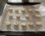 Foto del paso 8 de la receta: Palmeritas de hojaldre con azúcar, coco rallado y pasas
