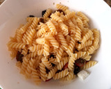 Foto del paso 3 de la receta: Ensalada de pasta, cherrys, feta y olivas