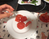Foto del paso 12 de la receta: Crema fría de remolacha y kefir (o yogur) a la hierbabuena, con sal de jamón y tejas de queso