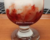 Foto langkah ke 4 dari resep Korean Strawberry Milk.