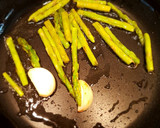 Foto del paso 2 de la receta: Arroz integral con espárragos verdes y champiñones