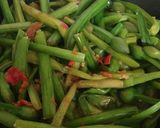 Foto langkah ke 4 dari resep Tumis genjer terasi pedas.