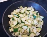Foto del paso 1 de la receta: Lacitos de pasta con boloñesa