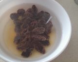 Foto del paso 1 de la receta Tortilla abierta con setas y pasas