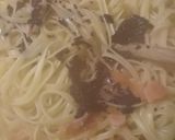A picture of step 2 of Linguine with smoked salmon and lumpfish roe.