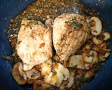 รูปขั้นตอนการทำที่ 1 ของ สเต๊กไก่กับเห็ดแชมปิญองซอสกะเพรากรอบ