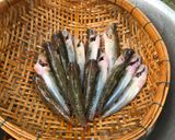 Hình bước làm 1 của món Cá bống cát kho tóp mỡ - Đọt bầu xào tỏi