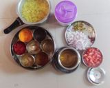 વધારેલી ખીચડી (Vaghareli khichdi recipe in Gujarati) રેસીપી સ્ટેપ1ફોટો
