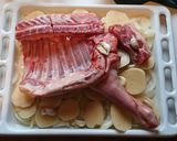 Foto del paso 3 de la receta: Cordero lechal al horno con patatas