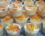 Foto langkah ke 4 dari resep Puding Susu Siram Buah Seger.