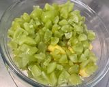 Une image de l'étape 6 de Salade d’ananas aux fraises, raisin et myrtilles.