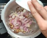 A picture of step 3 of Bhindi pyaz fry recipe.