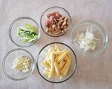 Foto langkah ke 1 dari resep Tumis Jagung Muda Ayam Jamur.