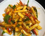 รูปขั้นตอนการทำที่ 4 ของ ผัดเผ็ดยอดมะพร้าวใส่ไก่