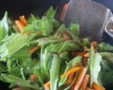 Foto langkah ke 4 dari resep Tumis Kecipir dan Wortel.