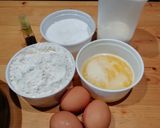 Foto del paso 1 de la receta Bizcocho de mantequilla y nata con costra de azúcar