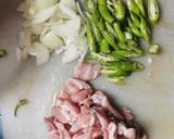 รูปขั้นตอนการทำที่ 1 ของ หมูผัดพริกหยวก