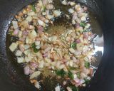 A picture of step 5 of Malvani prawns curry.