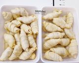 Foto langkah ke 7 dari resep Molen Pisang Mini Renyah Garing Awet.