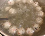 Foto langkah ke 5 dari resep Mushroom Ball Soup.