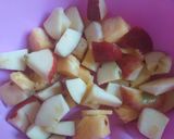 A picture of step 1 of Apple and pineapple juice.