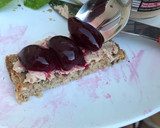 Foto del paso 3 de la receta: Canapés de foie de pato con cerezas dulces