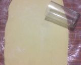 Foto langkah ke 2 dari resep Cinnamon roll with tiramisu glaze.
