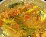 Foto langkah ke 3 dari resep Ikan Kuwe Kuah Asam Pedas Daun Kari.