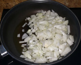 Foto del paso 1 de la receta: Empanadas de cebolla, tomate y queso