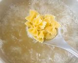 A picture of step 1 of White Sauce Pasta.