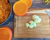 Une image de l'étape 2 de Soupe de Potimarron : une délicieuse recette d'automne.
