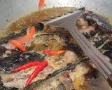 Foto langkah ke 4 dari resep Mangut Lele Praktis.