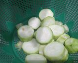 Foto langkah ke 1 dari resep Sayur Oyong Tahu Simpel.