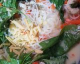 รูปขั้นตอนการทำที่ 3 ของ เส้นบุกไก่ผัดผักโขมครีมสด