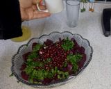 صورة لخطوة 2 من وصفة سلطة البنجر بالرمان