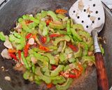 Foto langkah ke 5 dari resep Tumis Pare Rebon.