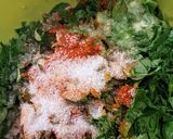 A picture of step 1 of Methi Thepala.