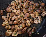 Foto del paso 4 de la receta: Hongos cremini salteados
