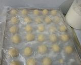 Foto langkah ke 5 dari resep Donat Maizena.