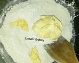A picture of step 2 of Cake pizza.