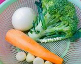 Hình bước làm 1 của món Thịt bò xào súp lơ xanh
