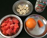 A picture of step 1 of Papaya-banana -orange smoothie.