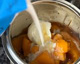 A picture of step 2 of Papaya Milkshake.