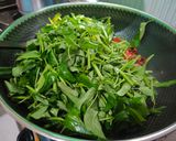 Foto langkah ke 4 dari resep Tumis Kangkung Saus Tiram (Tidak Pedas).