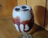 A picture of step 4 of Vanilla Oreo milkshake.