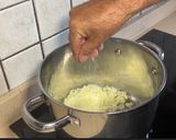 Foto del paso 1 de la receta: Caldo de codillo y col
